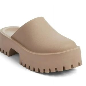 Jeffrey Campbell Lug Sole Rubber Clog, Taupe 11M CLOGGE